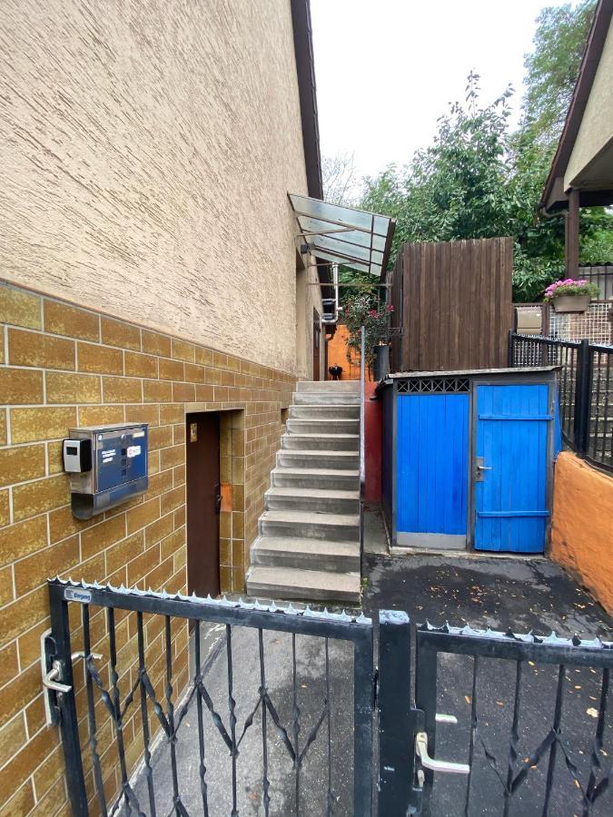 Einfaches Haus Mit Privatzimmern Und Gemeinschaftsraeumen Heilbronn Exterior foto