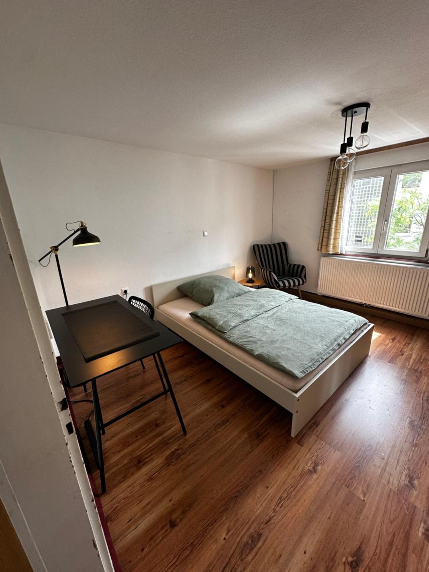 Einfaches Haus Mit Privatzimmern Und Gemeinschaftsraeumen Heilbronn Exterior foto
