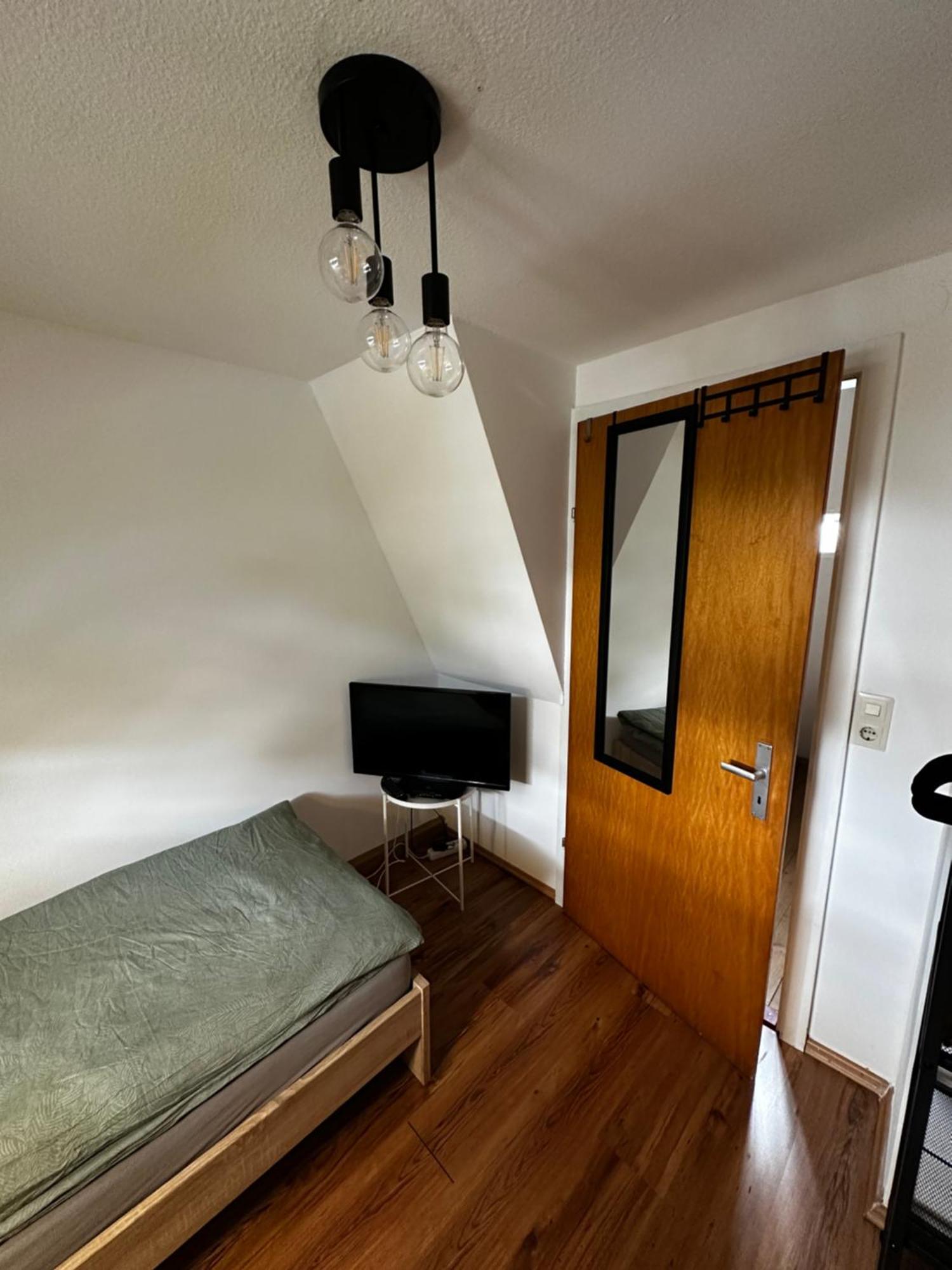 Einfaches Haus Mit Privatzimmern Und Gemeinschaftsraeumen Heilbronn Exterior foto